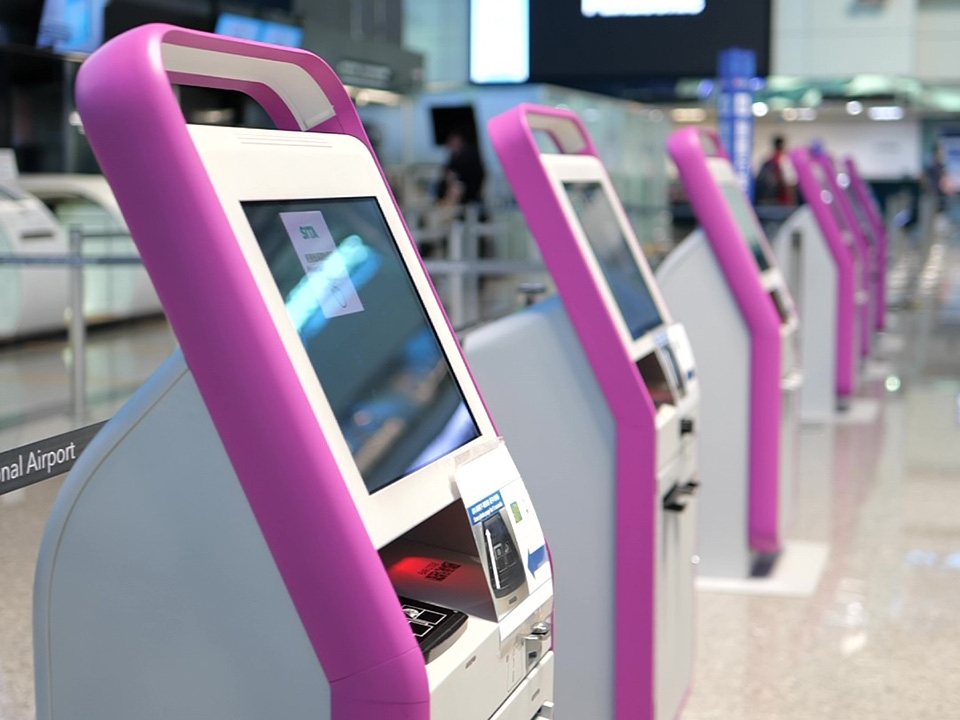 Carta d'imbarco self-print e consegna bagagli