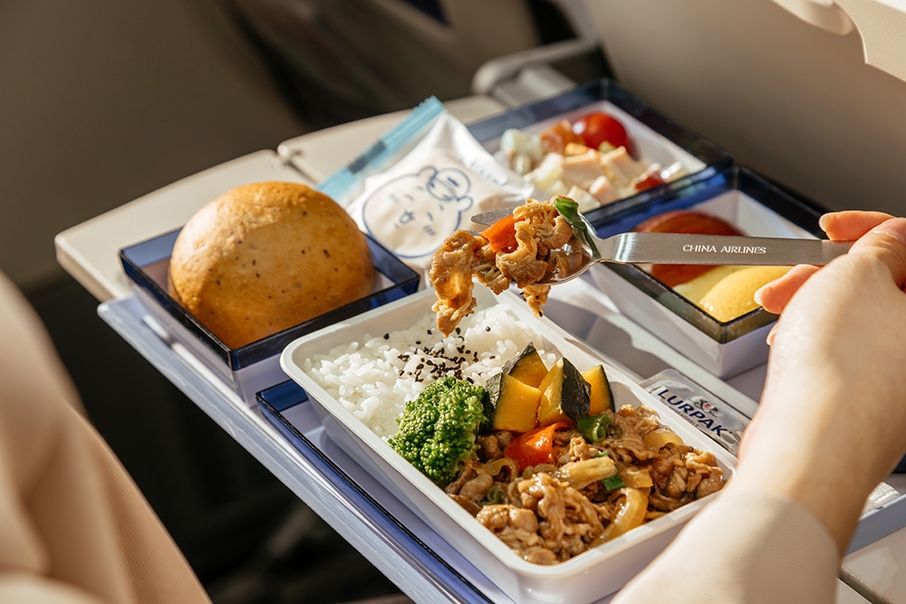 onboard-dining-detail-moonmoon-1000x667-2