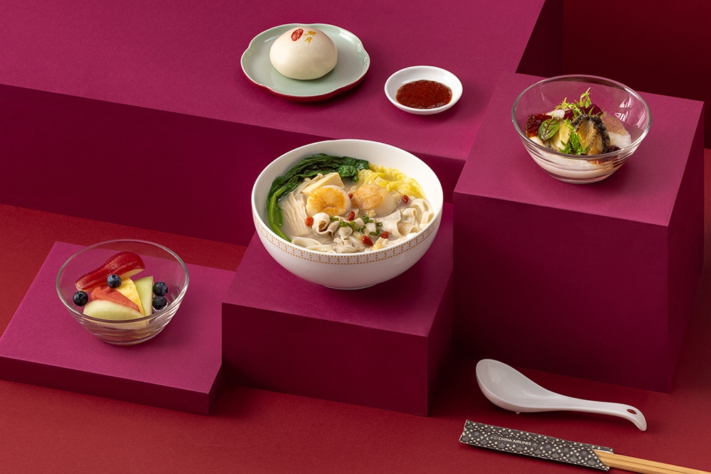 onboard-dining-detail-moonmoon-1000x667-3