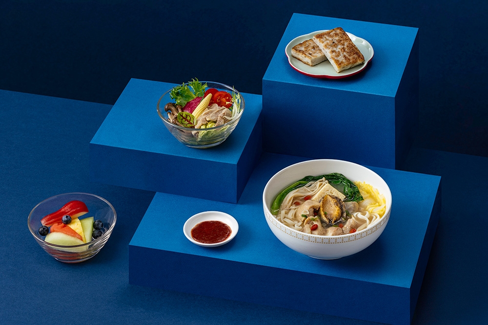 onboard-dining-detail-moonmoon-1000x667-4