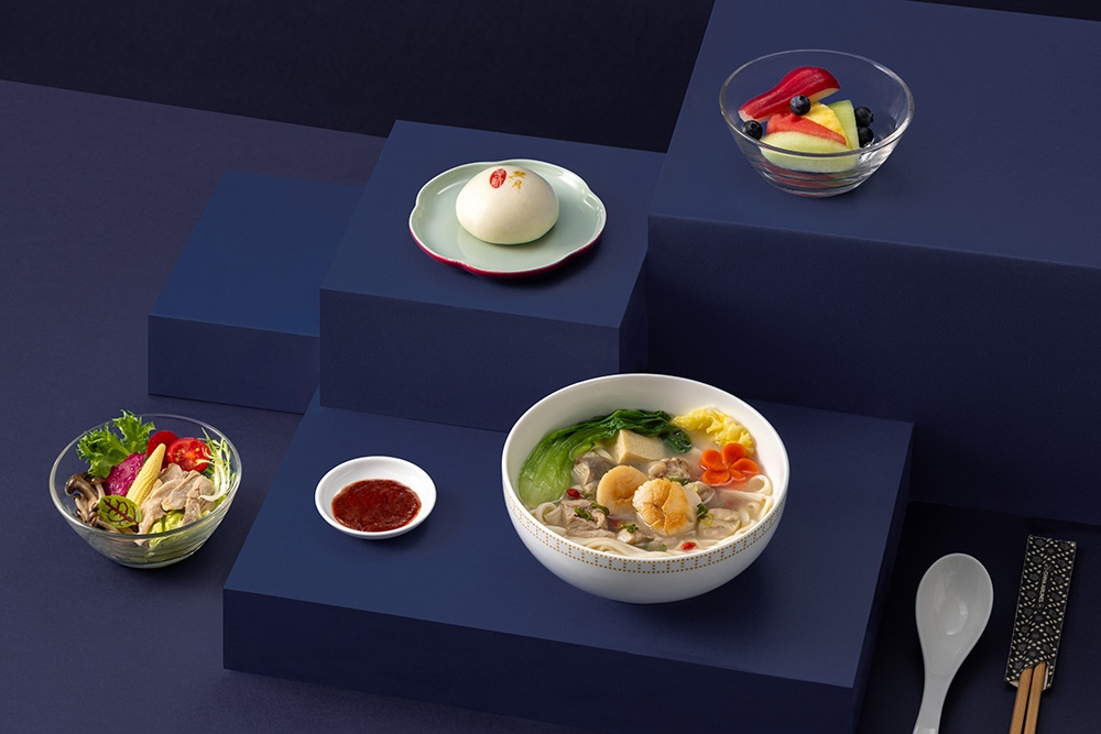 onboard-dining-detail-moonmoon-1000x667-5