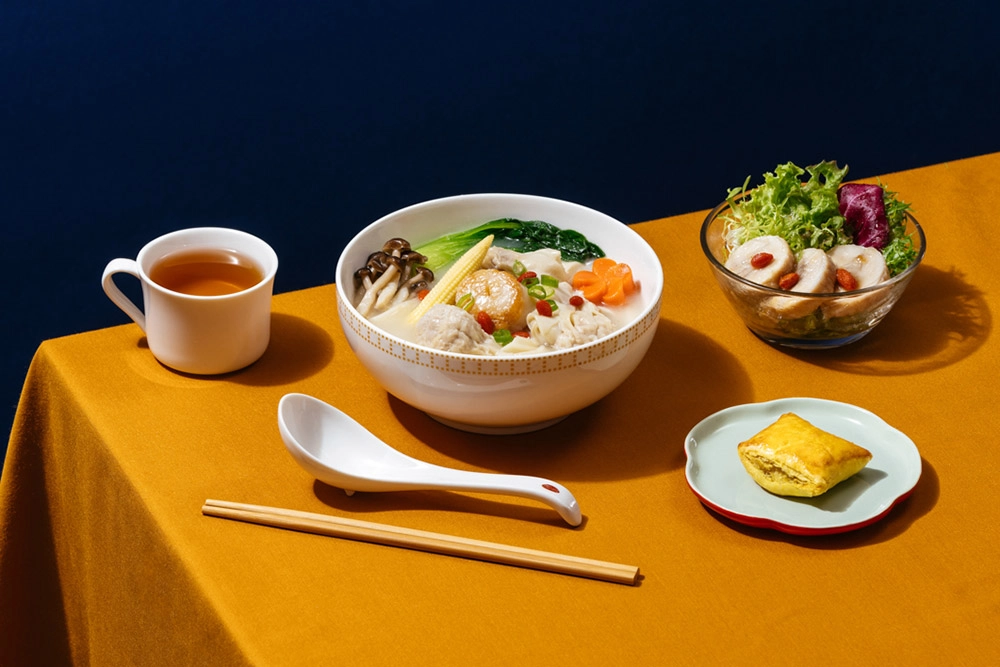 onboard-dining-detail-moonmoon-1000x667-2